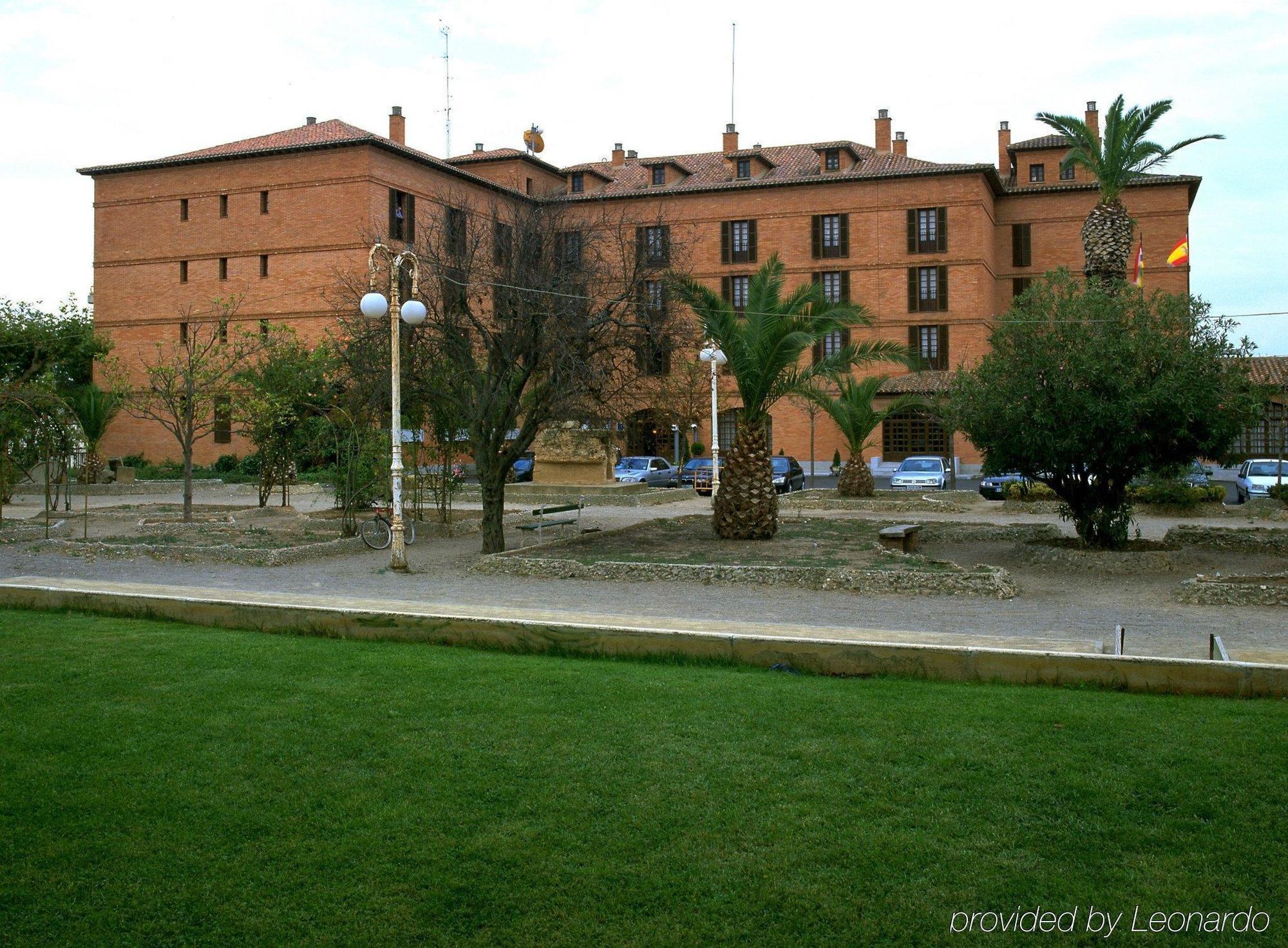 Parador De Калахорра Экстерьер фото
